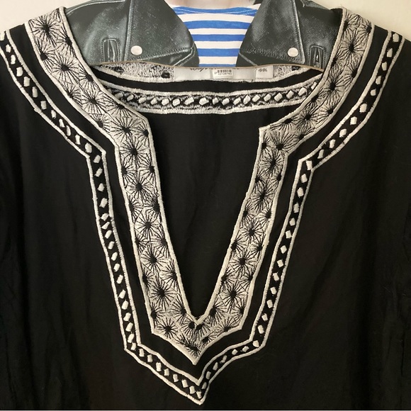 TBags Los Angeles Top Embroidered Black/WhiteSwim Cover - Picture 3 of 8